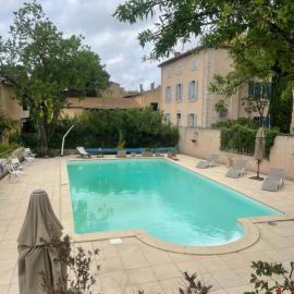 Montagne d'Alaric, hotel u gradu Moux