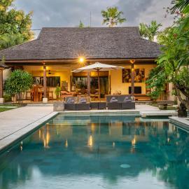 Viesnīca Villa Alroda Antik - Peaceful 4BR Villa with Private Pool in Canggu pilsētā Dalung