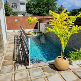 Freesia 1 Apartment - Pool, 3min Walk to Beach & Shops