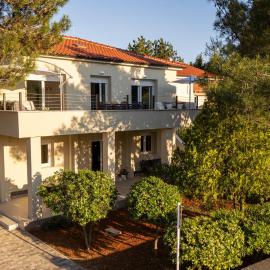 Apartments Nonni, hotel di Punat