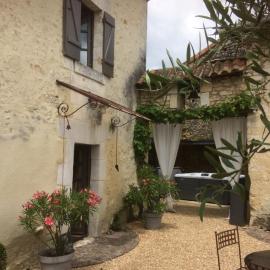 Gite L'ENTRE DEUX, hotel en Doumen