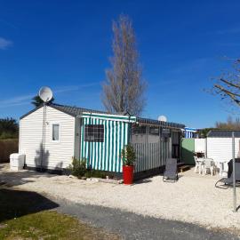 Mobil home haut de gamme île d'Oléron à 100m de l'océan, hotel in Saint-Denis-dʼOléron
