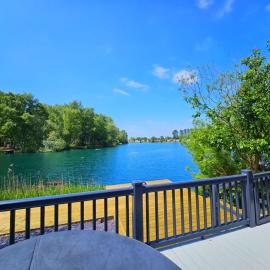 Still Waters Luxury Retreat with Hot Tub -Tattershall Lakes