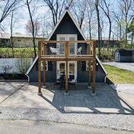 The Lakeside Loft- KY Lake Escape - Pirates Cove, hotel a Hardin