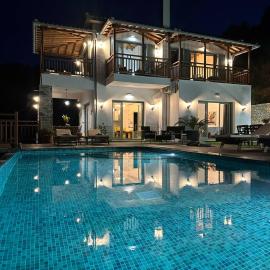 Villa Mavraki, hotel i Glossa