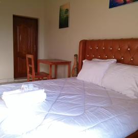 Maison Ubuntu House, מלון בKanzenze