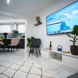 Modern 3 Bedroom House with Garden and Free Parking Long Stay Friendly