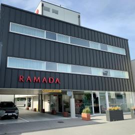 Ramada Suites by Wyndham Christchurch City, hotel in Christchurch