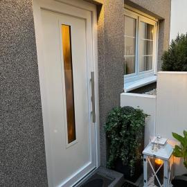 Lovely Souterrain Apartment, hotell i Solingen