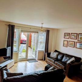 Sleeps up to 8 guests - Modern townhouse near Newcastle