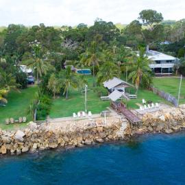 Belle's on Ballow - Kookaburra Lodge - Absolute Waterfront, hotel a Amity Point