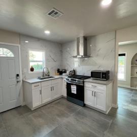 Fully remoded 1B1B Home in baldwin Park3369A, hotel sa Baldwin Park