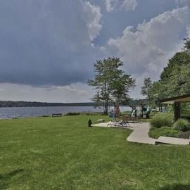 Hideaway - LakeHouse/spa/dock/, hotel sa Pocono Summit