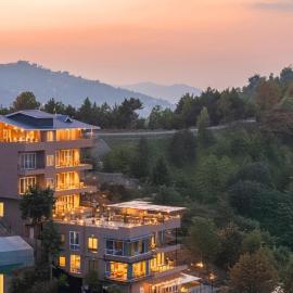 StayVista at The Himalayan Echo - Mukteshwar, hotel in Nainital