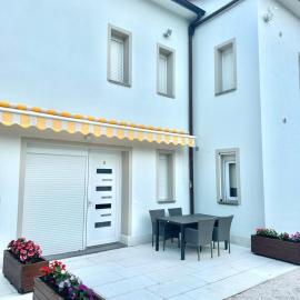 Apartments ENA near Rovinj, hotel em Šorići