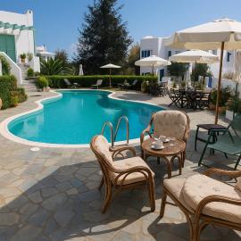 Skyros Seaside Retreats - Serenity by the Pool, hotel a Skiros