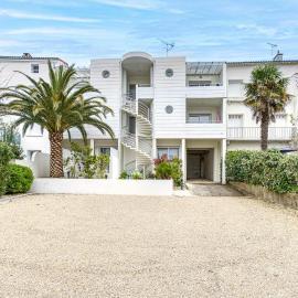 Gorgeous Apartment In Royan With Wifi