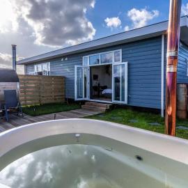 Cozy Home In Vinkeveen With Sauna, hotel v destinaci Vinkeveen