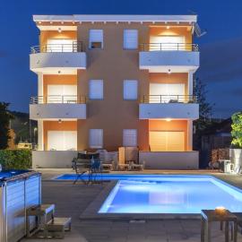 M&B Green Oasis with pool and jacuzzi, hotel in Bibinje