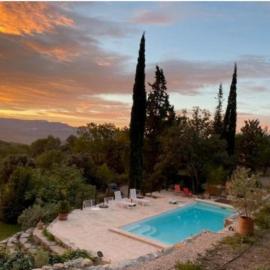 Maison avec piscine privée Proche Cassis et Aix-en-Provence, hotel Belcodène városában