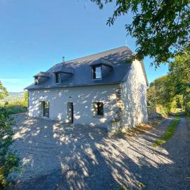 Grange Bernata, havre de paix sur la colline – hotel w mieście Pontacq