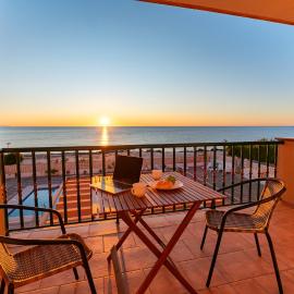 Cómodo apartamento en El Calón Playa frente al mar y piscina - by Almería Rentals
