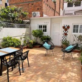 Apartamento con jardín cerca playa y a 15 min de Plaza Catalunya en tren