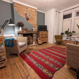 Homely flat just off Leigh Broadway