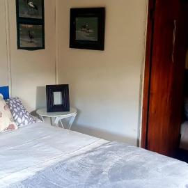 Island Cabin at Drakensberg International Backpackers, hotel i Mpofane