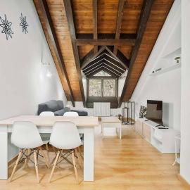 LINA by Cardi Suites., hotel in Escarrilla