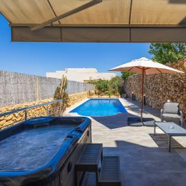 Si-Ku Holiday Home with Private Pool and Hot Tub, hotel v destinácii Xagħra