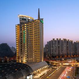 Holiday Inn Shanghai Jing'an, hotel u Šangaju
