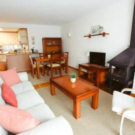 Fuente Espadilla by Cardi Suites, hótel í Sallent de Gállego