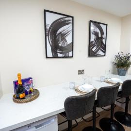 Cosy,Modern 2 Bedrooms Apartment with Garden Close to Centre,Seafront, Hospital, Free Parking
