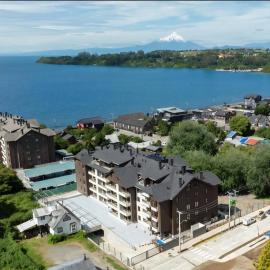 Moderno Depto frente al lago, Hotel in Puerto Varas