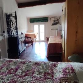 Studio dans village provençal, hotel in Volx