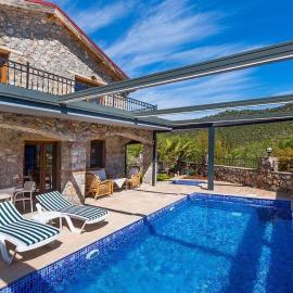 Villa Ege Stone Korunaklı ve Isıtmalı Havuz Jakuzi