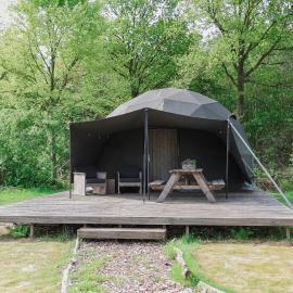 Dome XXL, hotell sihtkohas Hoogersmilde