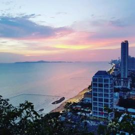 Beautiful 2 Bedroom Seaview 18th floor 78sqm พัทยา