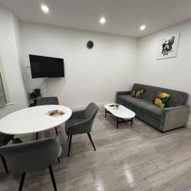 F4 Luxury Stays One bed apartment with Parking, hotel in Ilford
