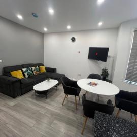 Ilford, Luxury Flat 3 close to station