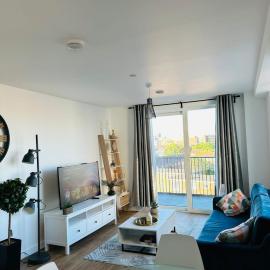 Amazing 2 Bed Flat With City Views, hotel in Barking