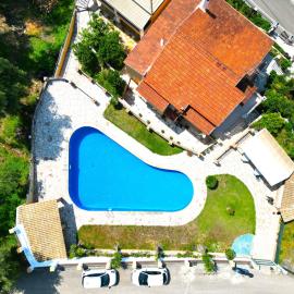 Villa Michalis Goulis, hotel v mestu Liapades