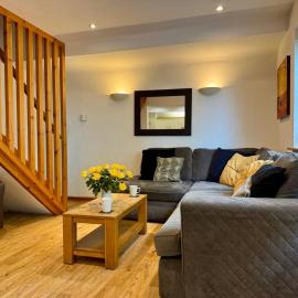 Acorn Lodge for Six with Hot Tub - Devon โรงแรมในChudleigh