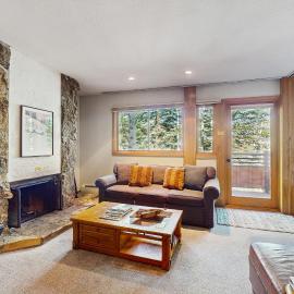 Cozy Slopeside Condo, hotel in Snowmass Village