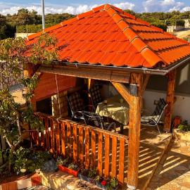 Apartmani Trupeljak, מלון במאנדרה