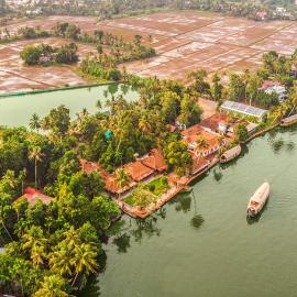 Alaya Stays Palm Dale Heritage Backwater Retreat with Garden & Restaurant