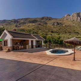 Casa Chely, hotel Alcaucínban