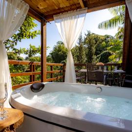 Chale confortavel com pisc,WiFi, garagem e jacuzzi, hotel di Quiriri
