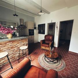Coucoun Prouvençau au cœur du Village d'Allauch, hôtel à Allauch